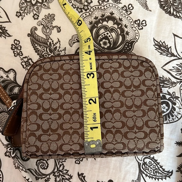 Coach small pouch. - Picture 8 of 8